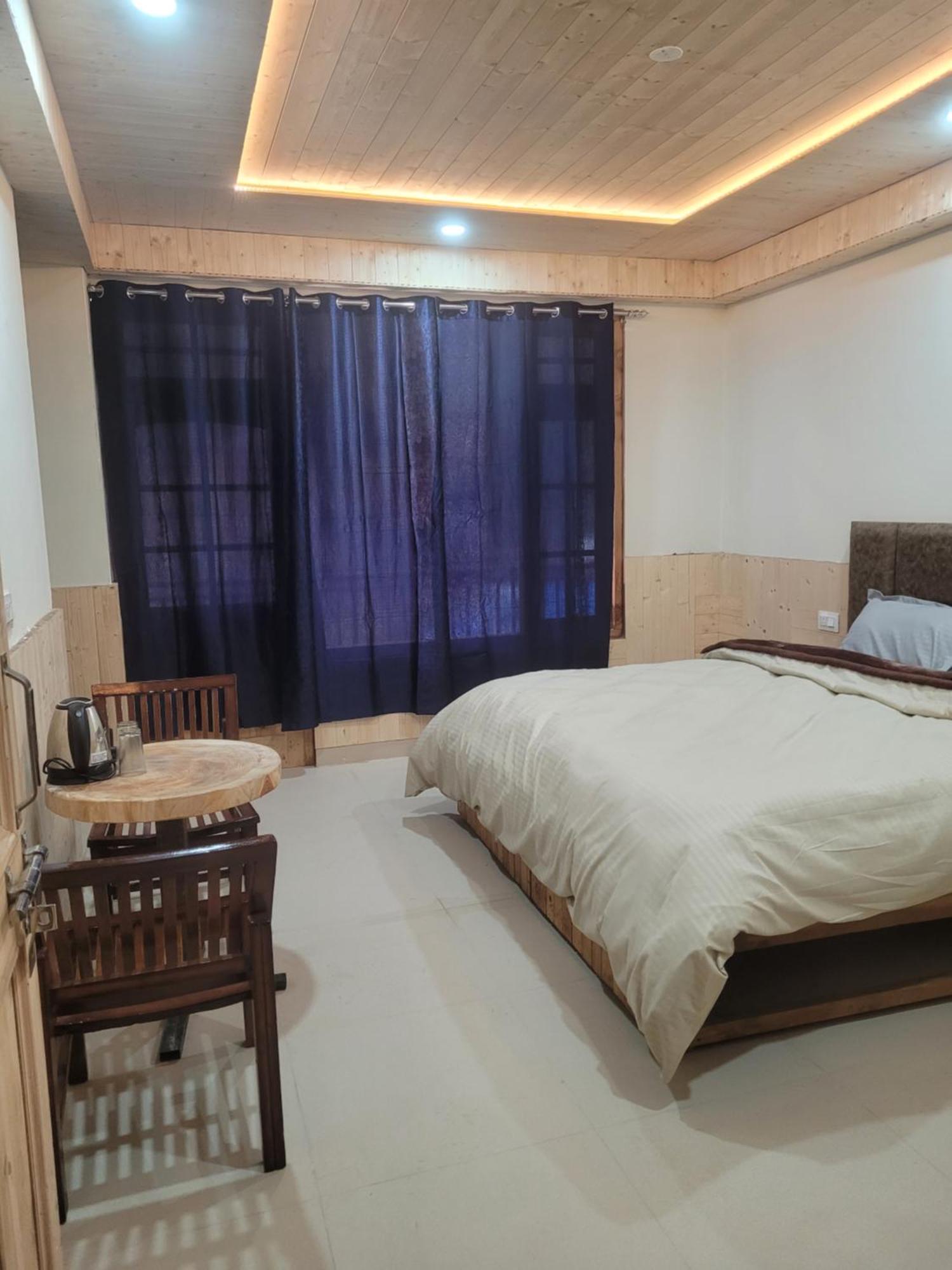 Whoopers Hostel Касол Екстериор снимка